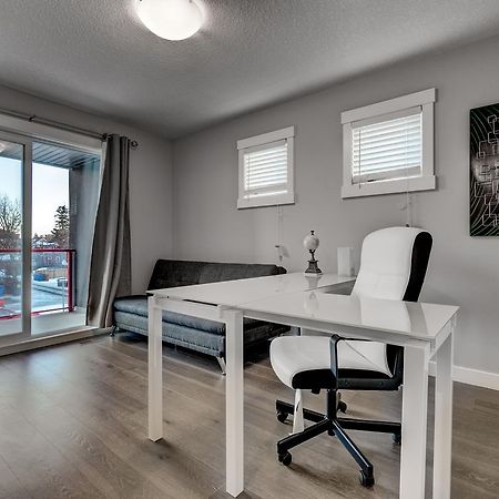 Three-Bedroom With Fireplace #41 Sunalta Downtown YYC Buitenkant foto