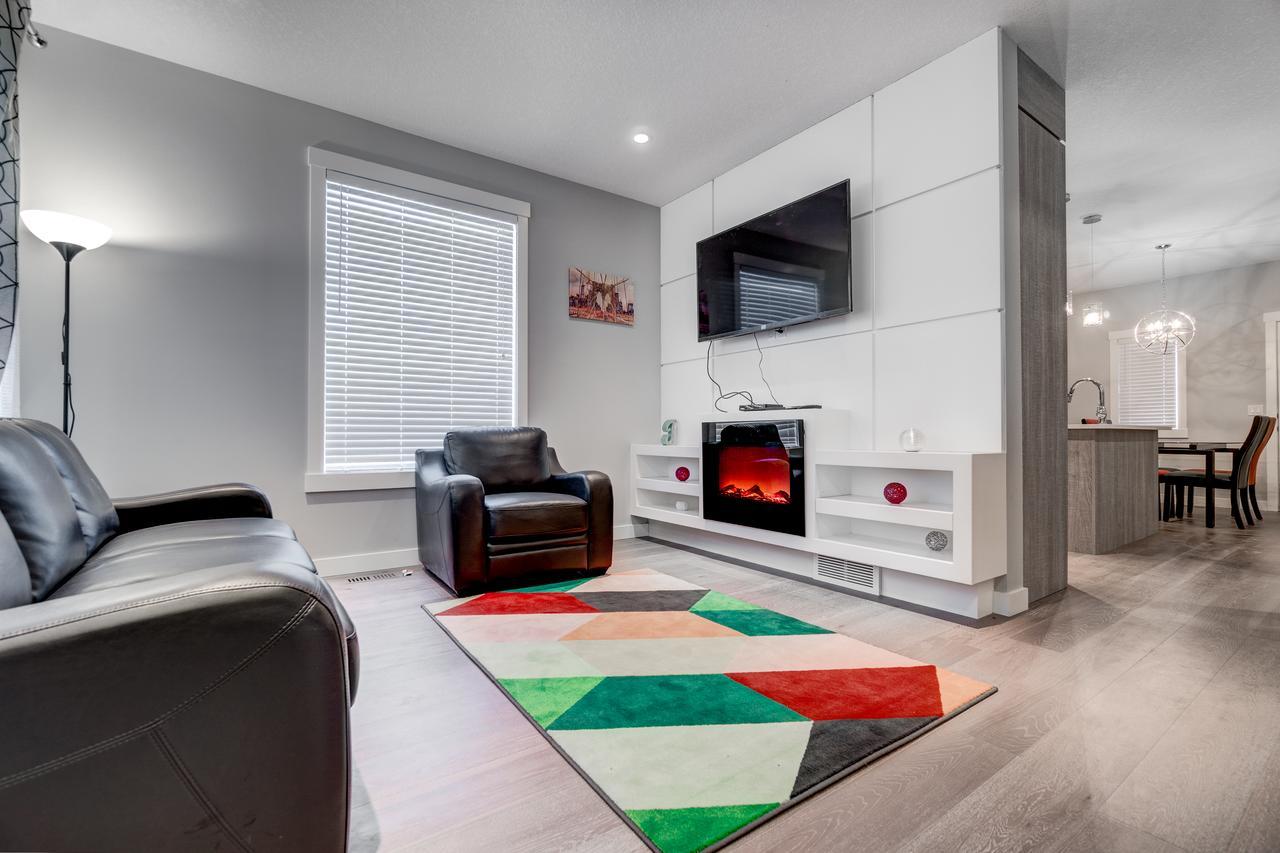 Three-Bedroom With Fireplace #41 Sunalta Downtown YYC Buitenkant foto