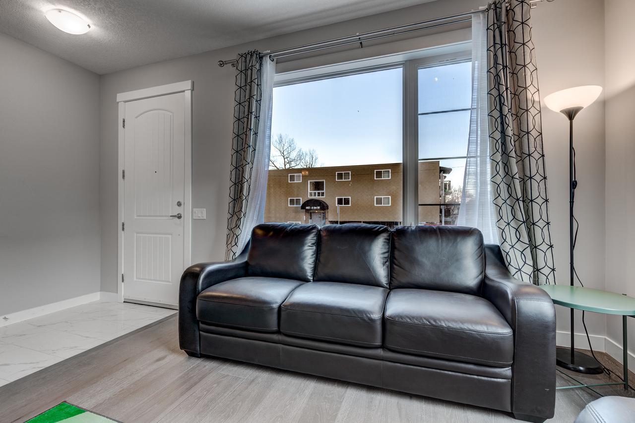 Three-Bedroom With Fireplace #41 Sunalta Downtown YYC Buitenkant foto