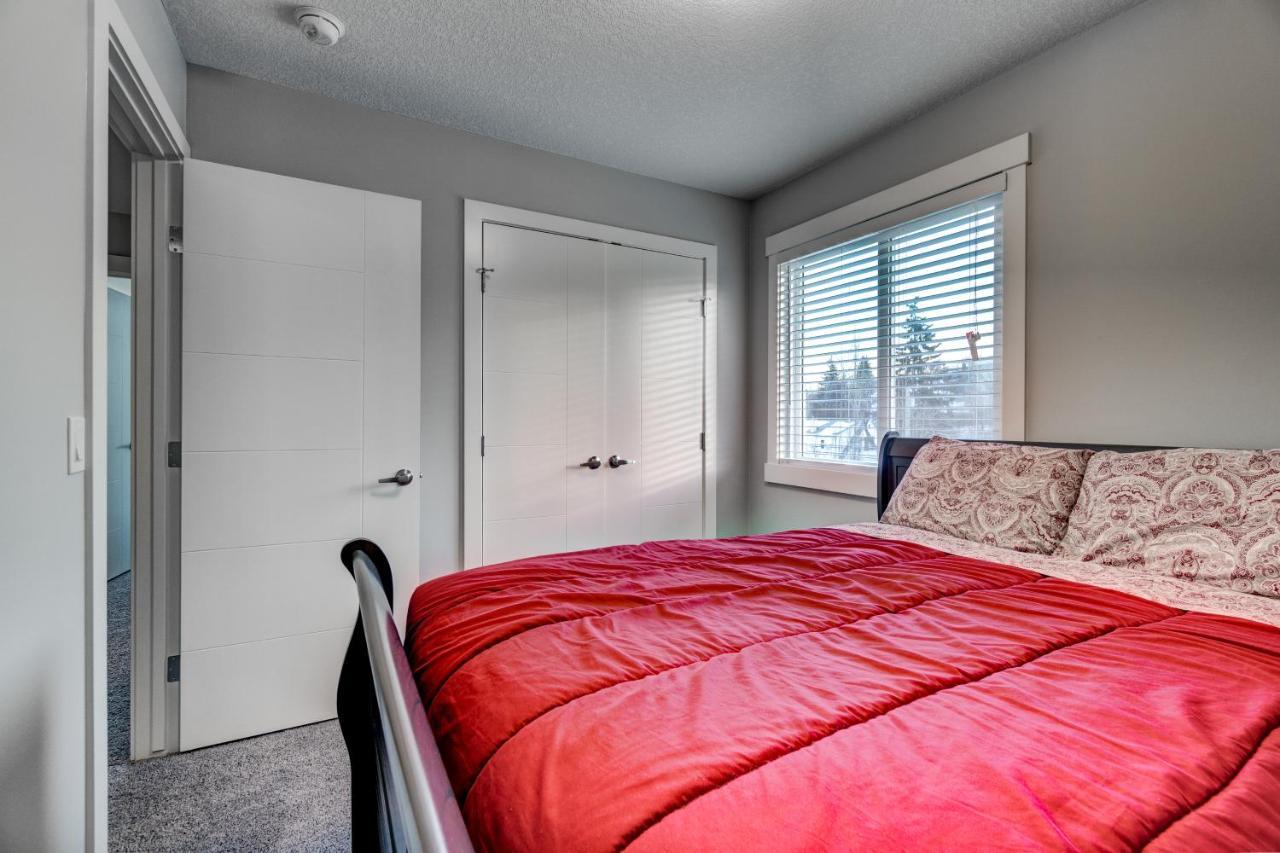 Three-Bedroom With Fireplace #41 Sunalta Downtown YYC Buitenkant foto