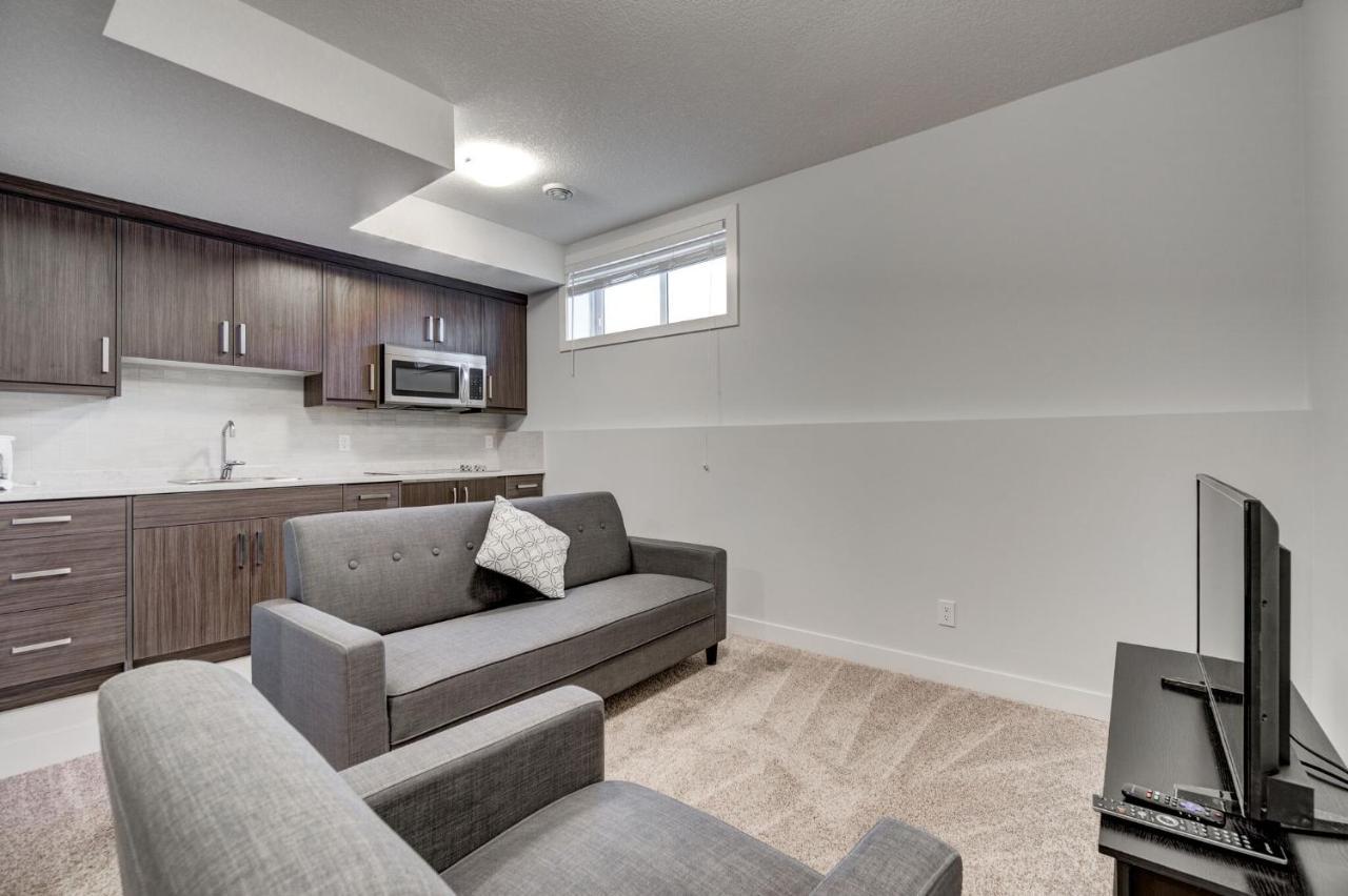 Three-Bedroom With Fireplace #41 Sunalta Downtown YYC Buitenkant foto